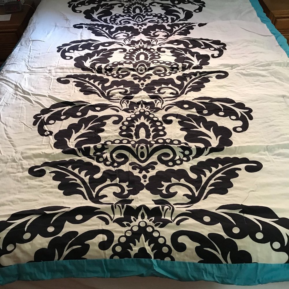 Bed Comforter for Full or Twin Size Bed and Accent Pillow and Sham